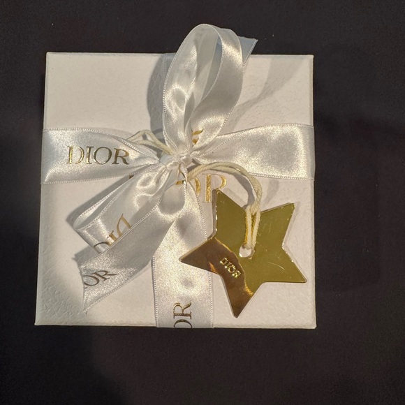 Dior Red and White Five Slot Card Holder with Floral Design - Picture 8 of 8